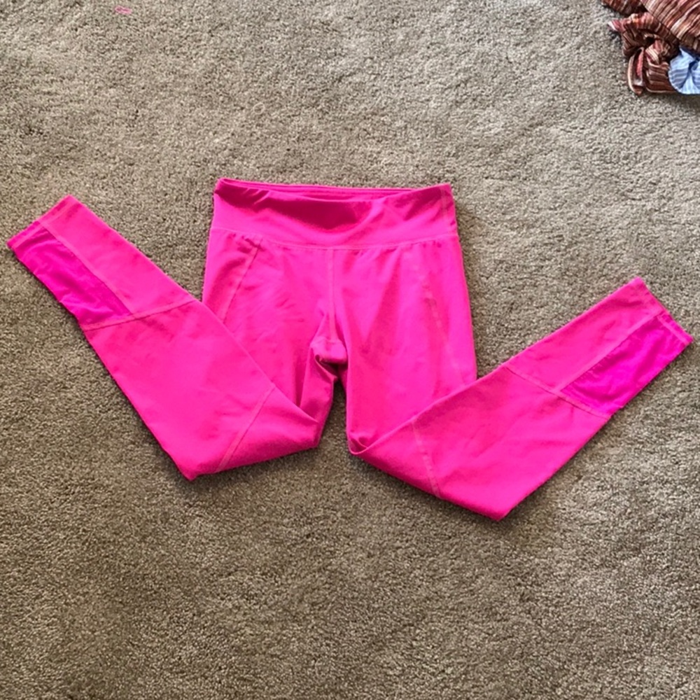 Pink dry fit gap leggings.